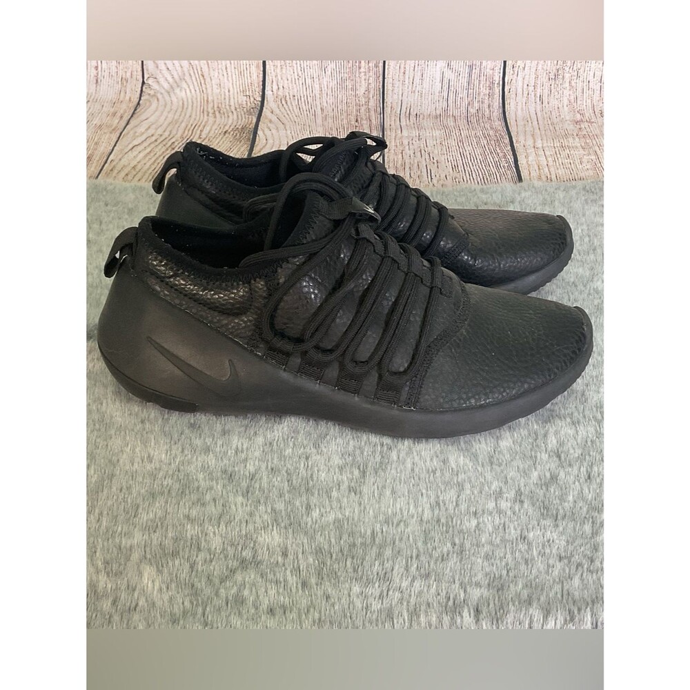 Nike Payaa Premium Black Sneakers Size 8